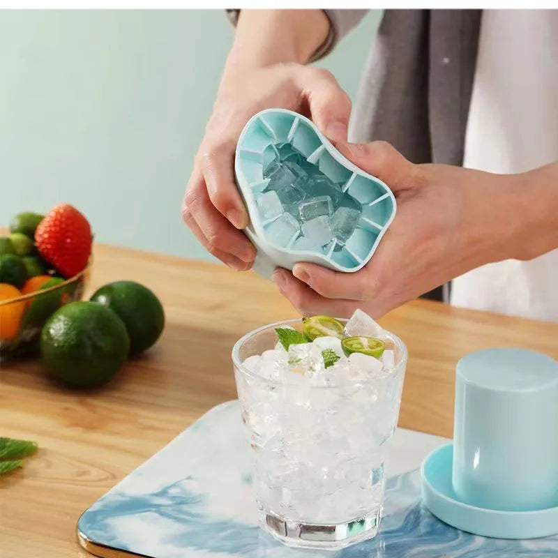Molde de Hielo de Silicona con Vertedor – Cubitos Perfectos Sin Derrames